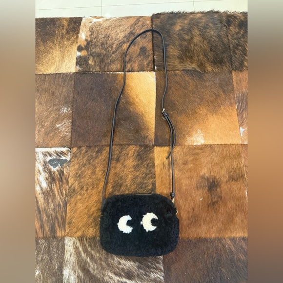 ANYA HINDMARCH
Eyes Leather-Trimmed Shearling Shoulder Bag - Picture 3 of 8